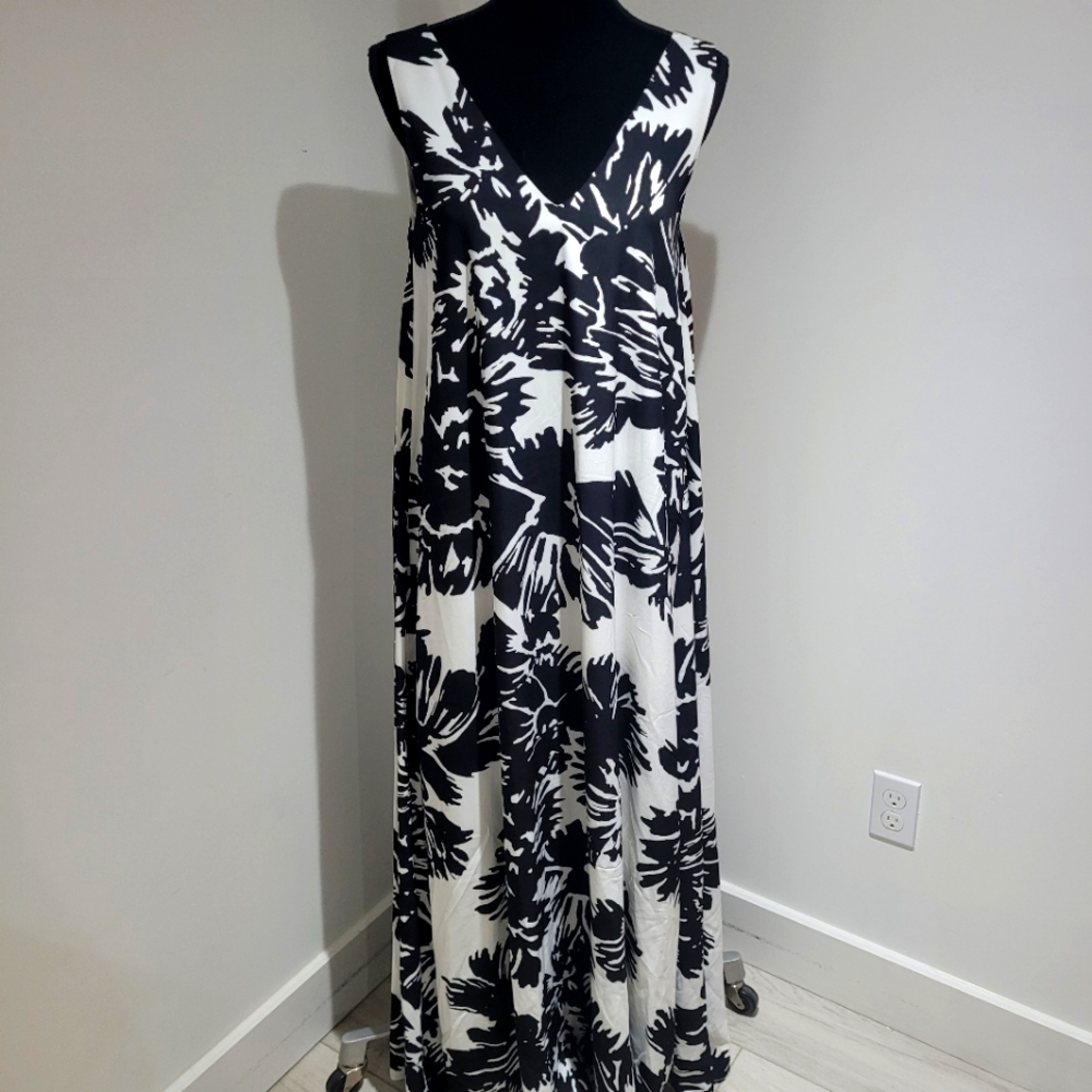 RW&CO. Black and White Floral Maxi Dress Spring/Summer